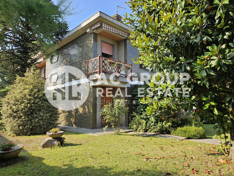 Immagine 32 di Villa in vendita  in Via Giotto a Rescaldina