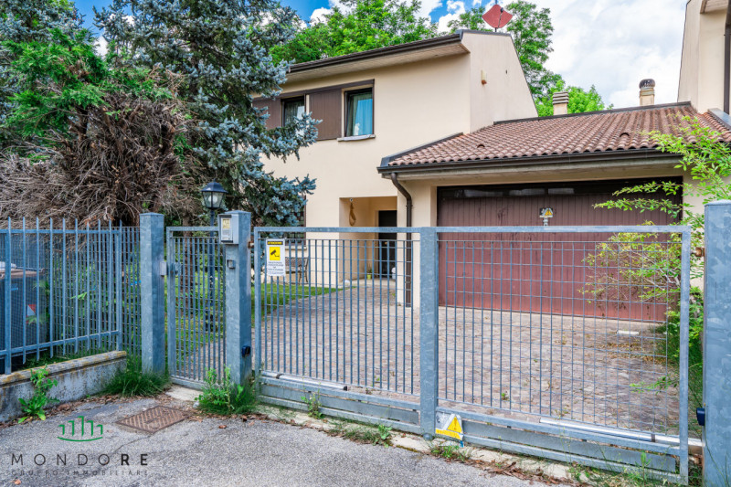 Immagine 17 di Villa in vendita  in via san lorenzo a Sasso Marconi