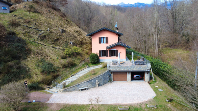 Immagine 1 di Villa in vendita  in localita' sarcalino a Caprile