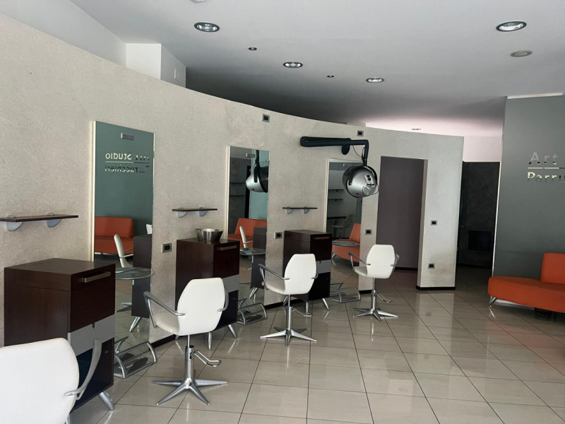 Immagine 1 di Negozio in affitto  in Via Mantegna a Pozzonovo