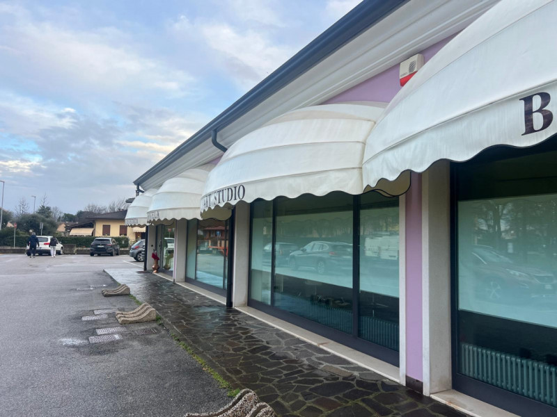 Immagine 6 di Negozio in affitto  in Via Mantegna a Pozzonovo
