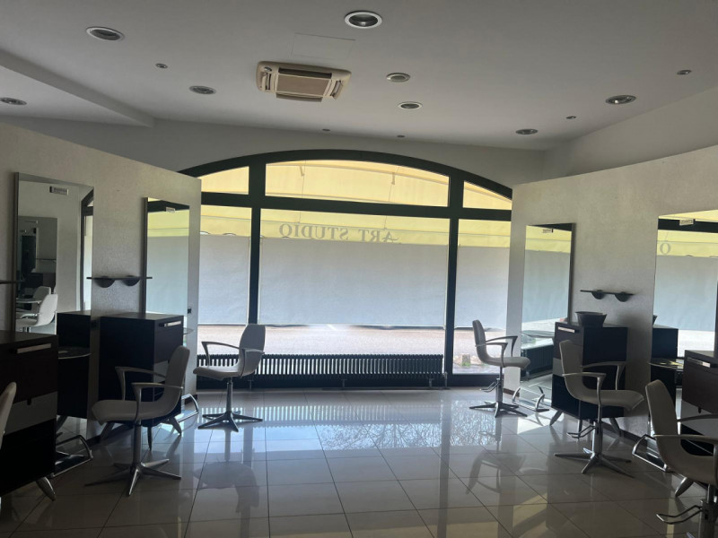 Immagine 7 di Negozio in affitto  in Via Mantegna a Pozzonovo