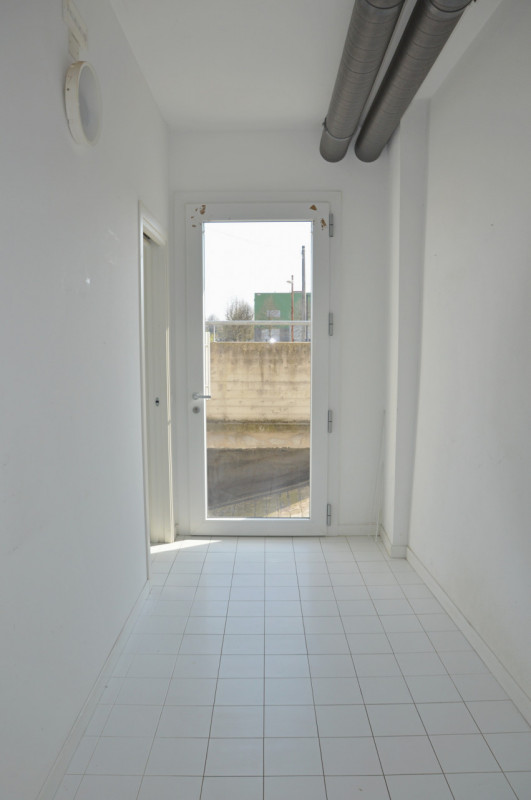 Immagine 7 di Ufficio in affitto  in Via Martini a Nove