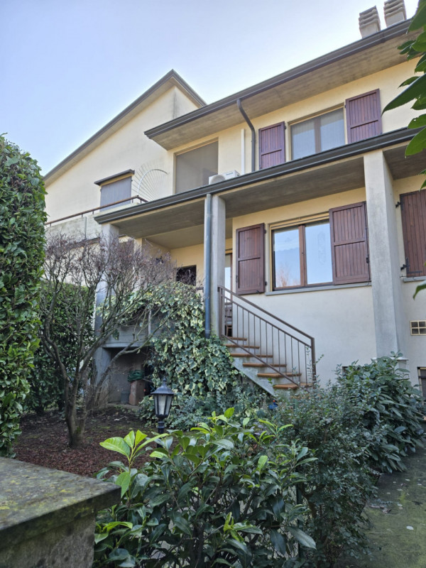 Immagine 1 di Villetta a schiera in vendita  in Strada Traversetolo, 276 a Parma