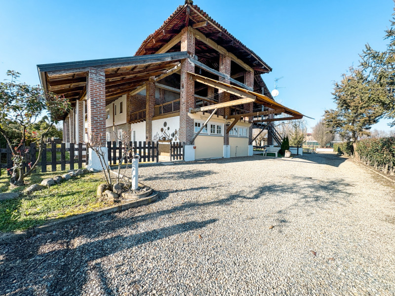 Immagine 2 di Hotel in vendita  in cascina americana a Balocco