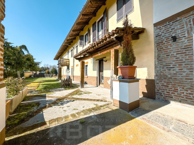 Immagine 3 di Hotel in vendita  in cascina americana a Balocco