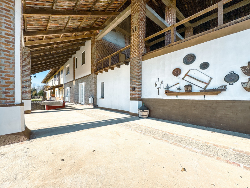 Immagine 13 di Hotel in vendita  in cascina americana a Balocco