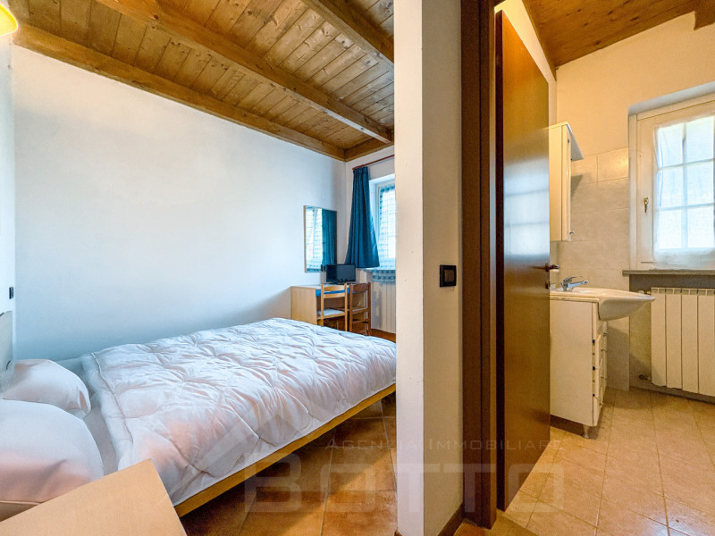 Immagine 21 di Hotel in vendita  in cascina americana a Balocco