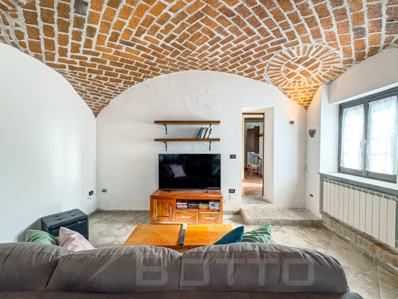 Immagine 26 di Hotel in vendita  in cascina americana a Balocco