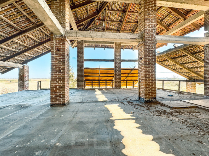 Immagine 37 di Hotel in vendita  in cascina americana a Balocco