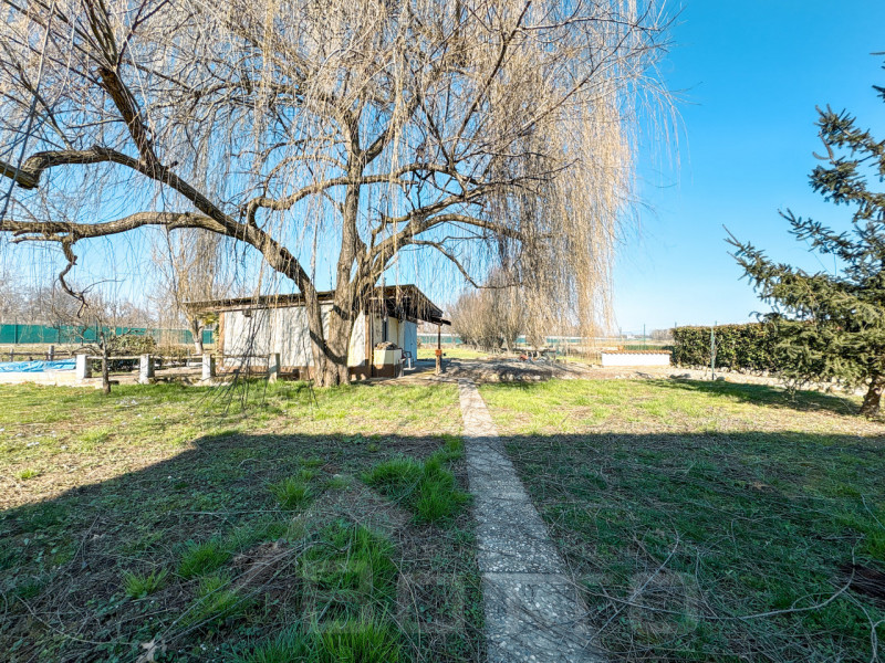 Immagine 44 di Hotel in vendita  in cascina americana a Balocco