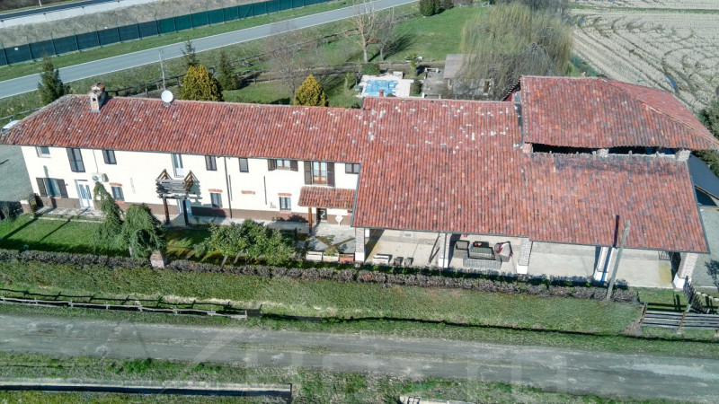 Immagine 48 di Hotel in vendita  in cascina americana a Balocco