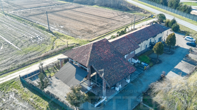 Immagine 49 di Hotel in vendita  in cascina americana a Balocco