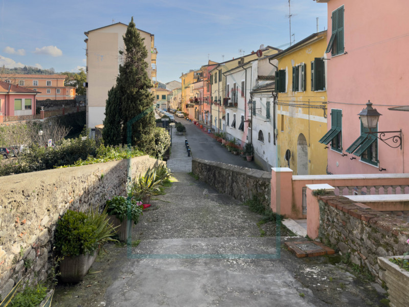 Immagine 1 di Appartamento in vendita  a Sarzana