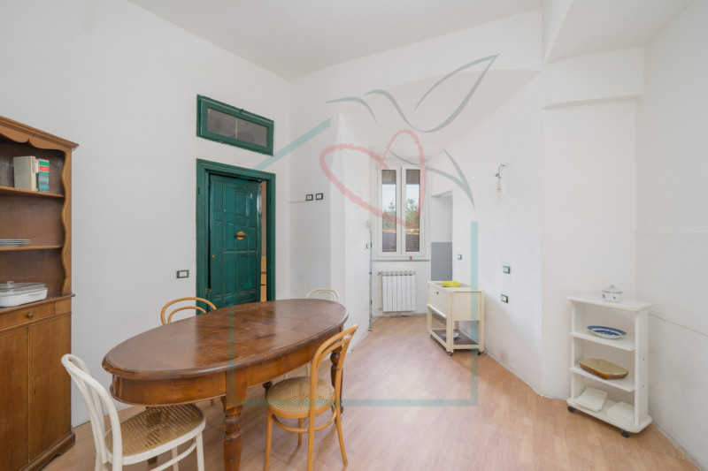 Immagine 13 di Appartamento in vendita  a Sarzana