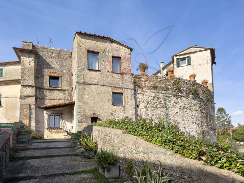 Immagine 22 di Appartamento in vendita  a Sarzana