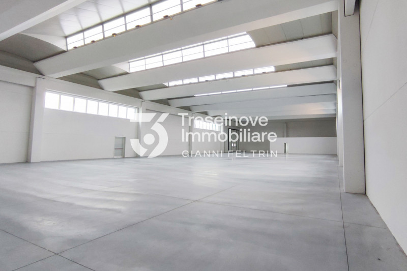 Immagine 2 di Capannone industriale in vendita  in Via Lombardia a Paese