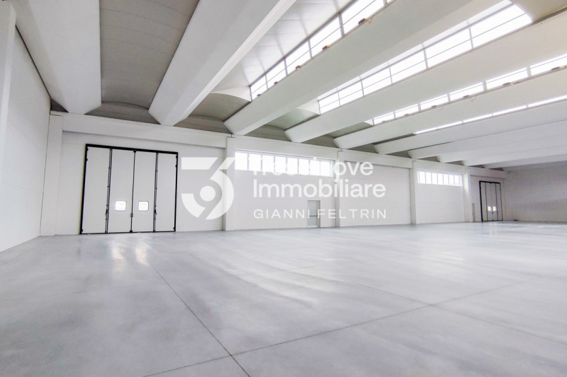 Immagine 3 di Capannone industriale in vendita  in Via Lombardia a Paese