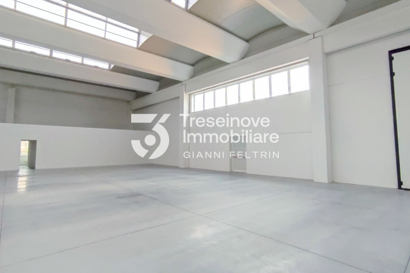 Immagine 9 di Capannone industriale in vendita  in Via Lombardia a Paese