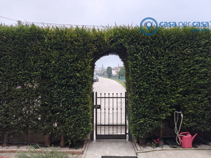 Immagine 7 di Casa quadrifamiliare in vendita  a Rovigo