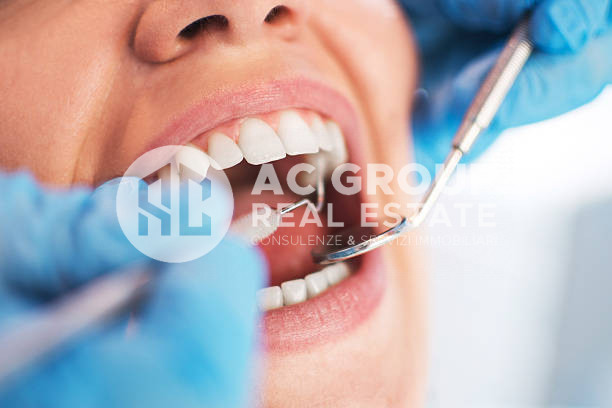 Immagine 1 di Attività commerciale in vendita  in Via Don Luigi Monza a Saronno