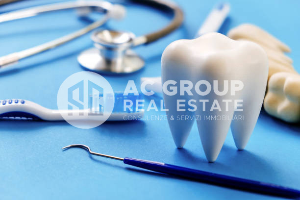 Immagine 2 di Attività commerciale in vendita  in Via Don Luigi Monza a Saronno