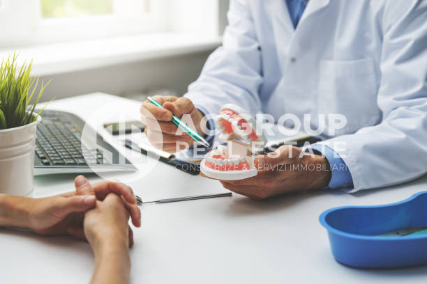 Immagine 4 di Attività commerciale in vendita  in Via Don Luigi Monza a Saronno