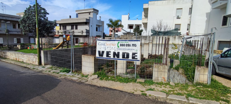 Immagine 1 di Terreno in vendita  in Via Del Parco a Sannicola