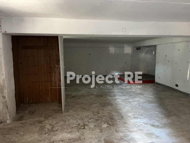 Immagine 1 di Magazzino in vendita  in Via Aschenez a Reggio Di Calabria