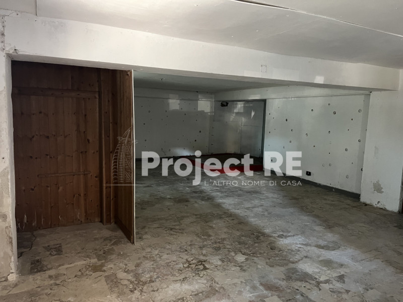 Immagine 4 di Magazzino in vendita  in Via Aschenez a Reggio Di Calabria