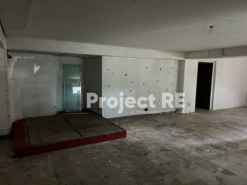 Immagine 5 di Magazzino in vendita  in Via Aschenez a Reggio Di Calabria