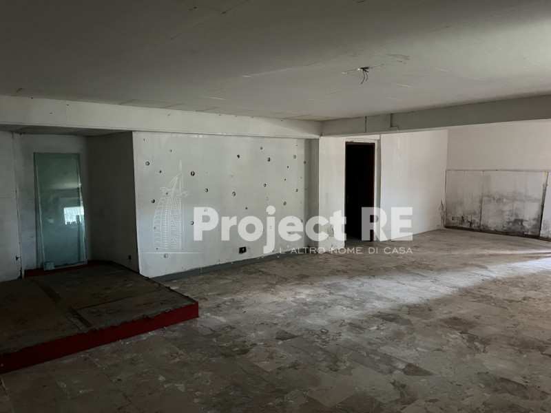 Immagine 6 di Magazzino in vendita  in Via Aschenez a Reggio Di Calabria