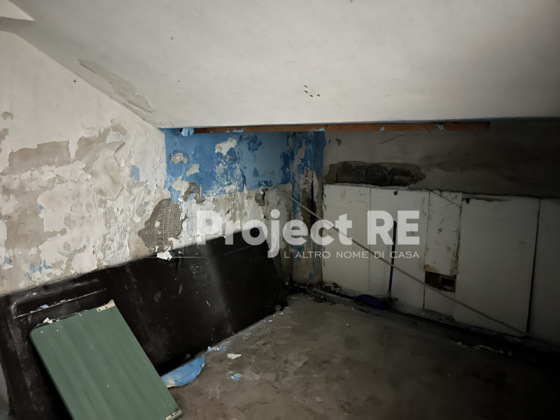 Immagine 8 di Magazzino in vendita  in Via Aschenez a Reggio Di Calabria