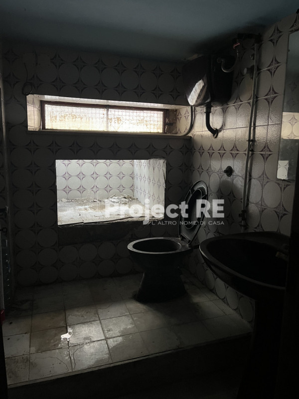 Immagine 9 di Magazzino in vendita  in Via Aschenez a Reggio Di Calabria