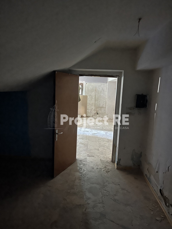 Immagine 11 di Magazzino in vendita  in Via Aschenez a Reggio Di Calabria