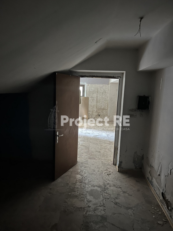 Immagine 12 di Magazzino in vendita  in Via Aschenez a Reggio Di Calabria