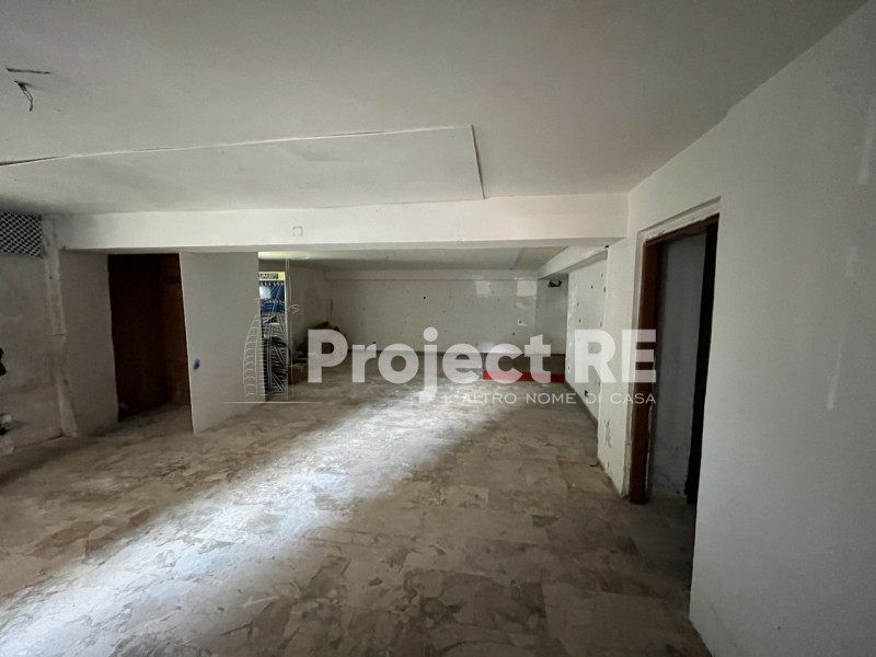 Immagine 13 di Magazzino in vendita  in Via Aschenez a Reggio Di Calabria