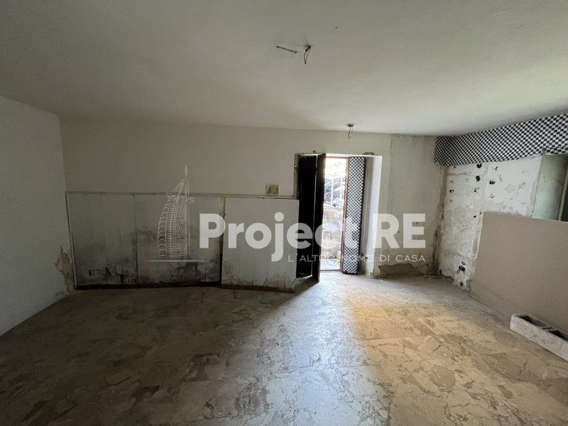 Immagine 14 di Magazzino in vendita  in Via Aschenez a Reggio Di Calabria