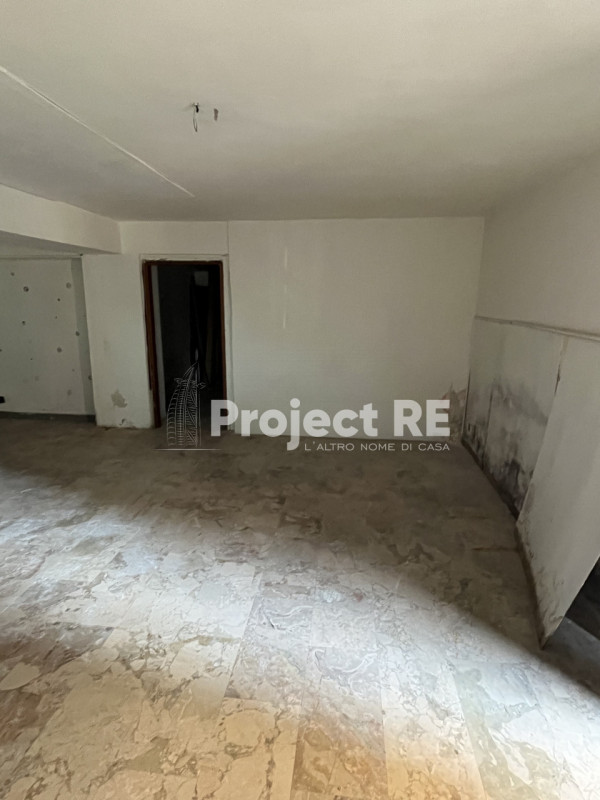 Immagine 15 di Magazzino in vendita  in Via Aschenez a Reggio Di Calabria