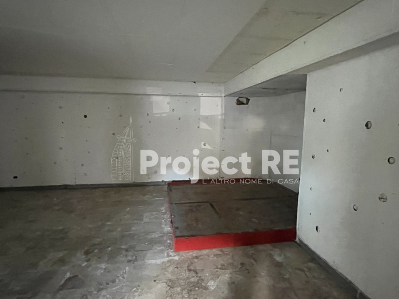 Immagine 16 di Magazzino in vendita  in Via Aschenez a Reggio Di Calabria