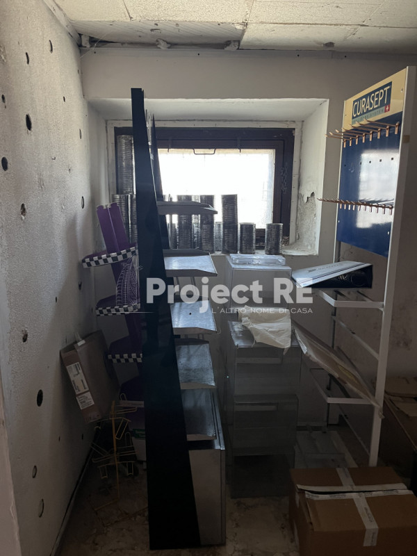 Immagine 17 di Magazzino in vendita  in Via Aschenez a Reggio Di Calabria