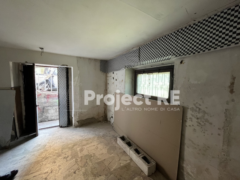 Immagine 18 di Magazzino in vendita  in Via Aschenez a Reggio Di Calabria