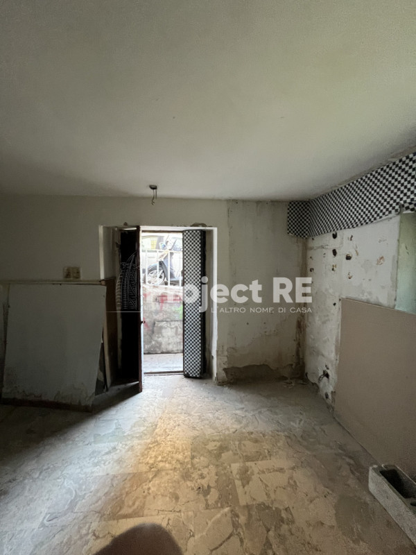 Immagine 19 di Magazzino in vendita  in Via Aschenez a Reggio Di Calabria