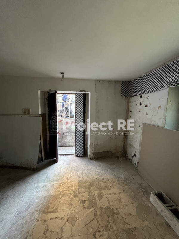 Immagine 20 di Magazzino in vendita  in Via Aschenez a Reggio Di Calabria