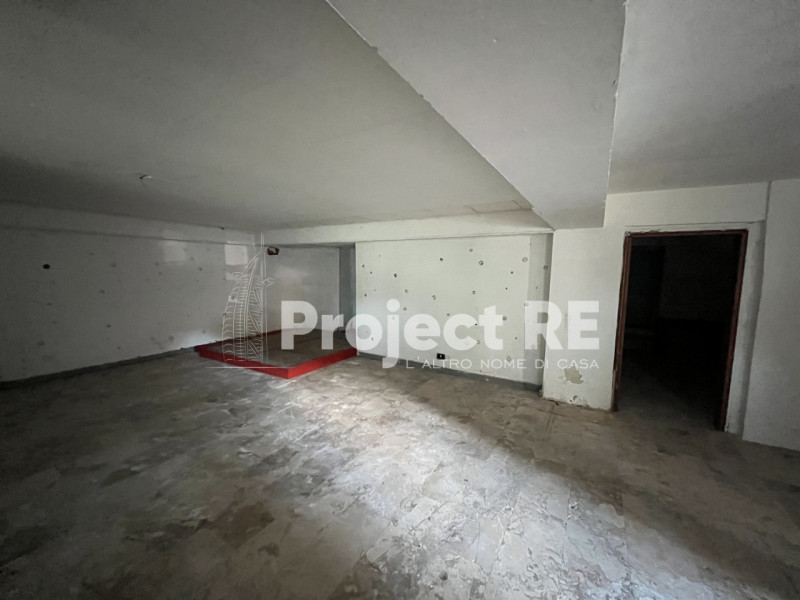 Immagine 21 di Magazzino in vendita  in Via Aschenez a Reggio Di Calabria