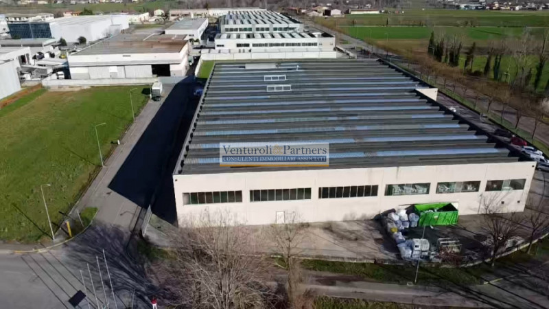 Immagine 3 di Capannone industriale in vendita  in Via Monticelli a Soiano Del Lago
