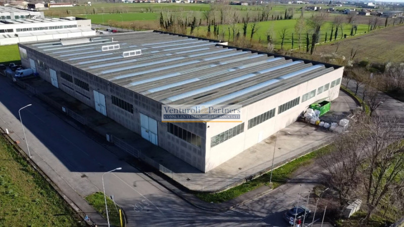 Immagine 5 di Capannone industriale in vendita  in Via Monticelli a Soiano Del Lago