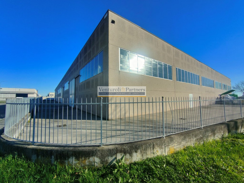 Immagine 6 di Capannone industriale in vendita  in Via Monticelli a Soiano Del Lago