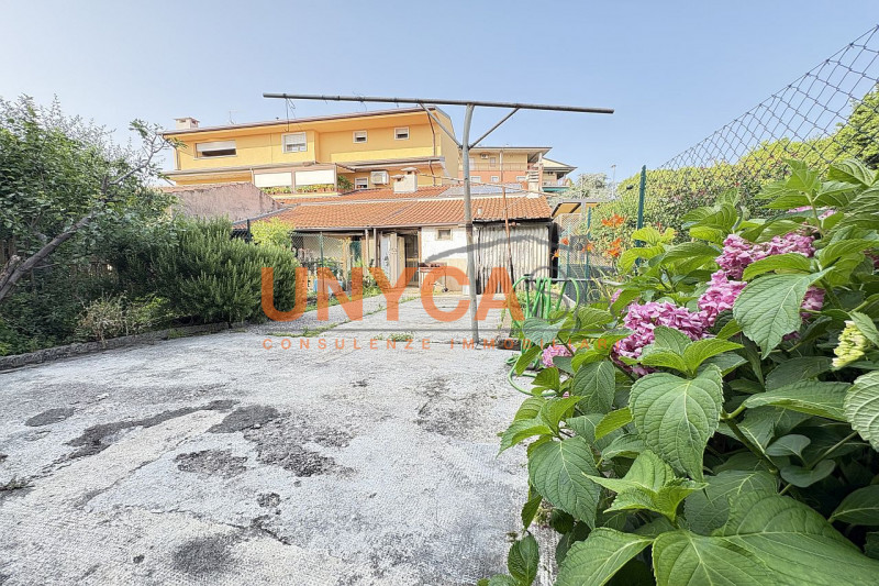 Immagine 2 di Villetta a schiera in vendita  in Via Antonio Salieri a Verona