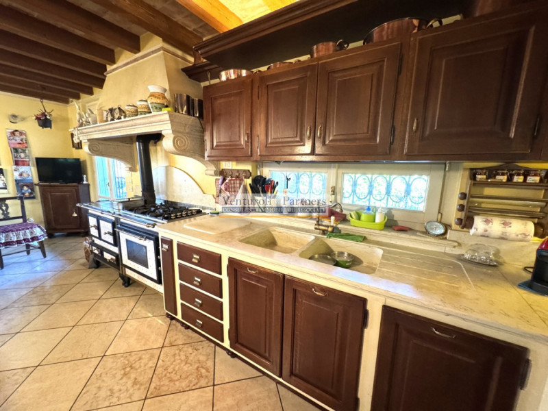 Immagine 8 di Villa in vendita  in Via Tommaso Dal Molin a Desenzano Del Garda